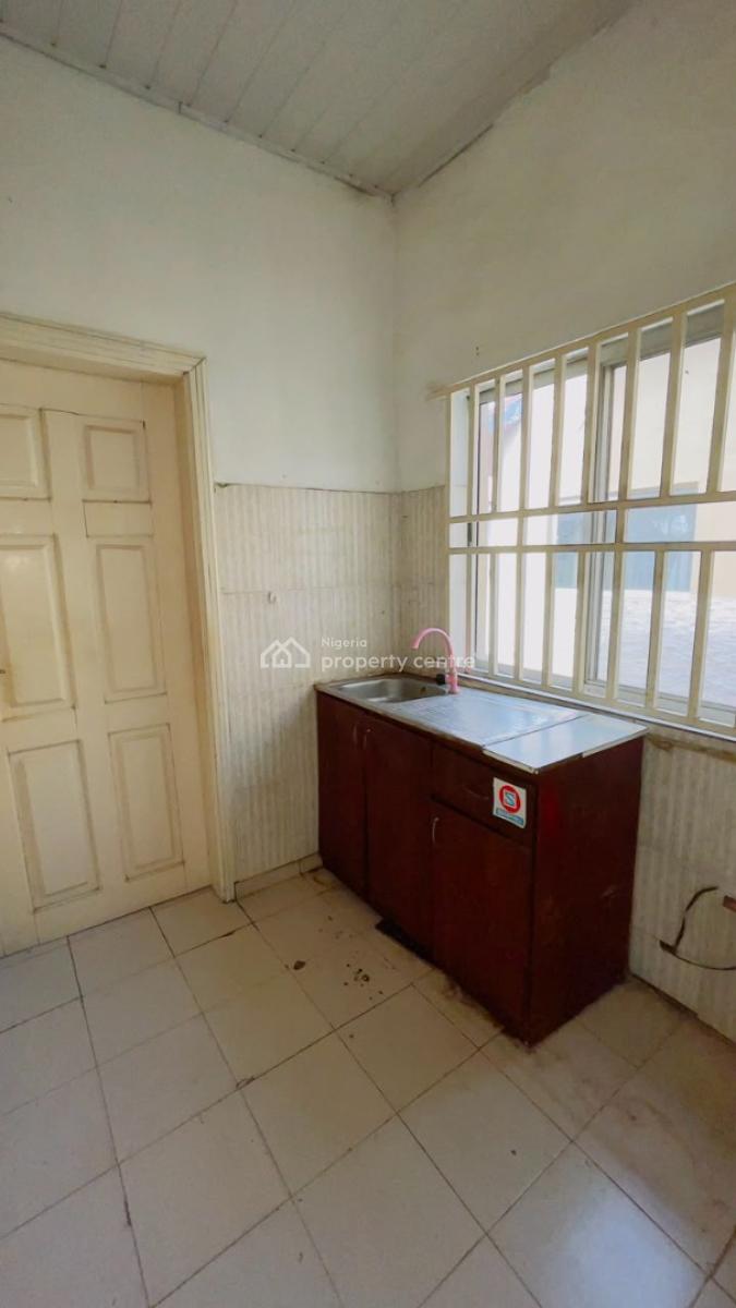 Spacious Mini-flat Upstairs, Theophilus Orji, Lekki Phase 1, Lekki, Lagos, Mini Flat (room and Parlour) for Rent