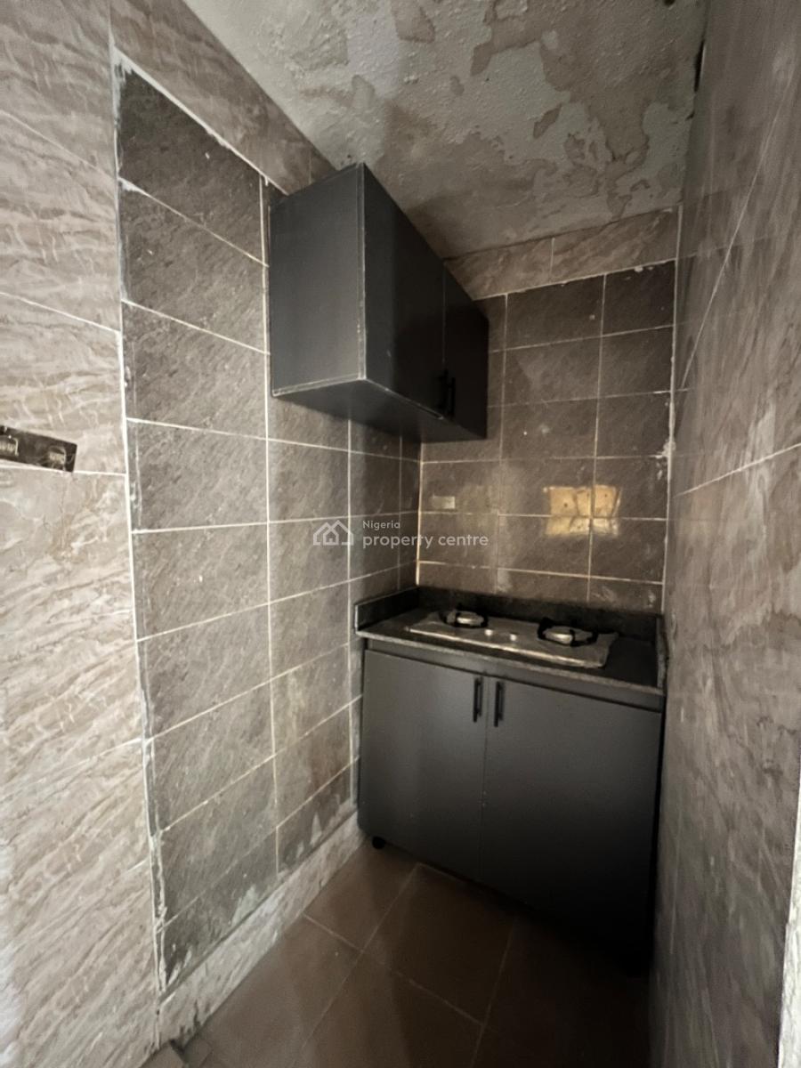 Spacious Self Contained, Lekki Phase 1, Lekki, Lagos, Flat / Apartment for Rent