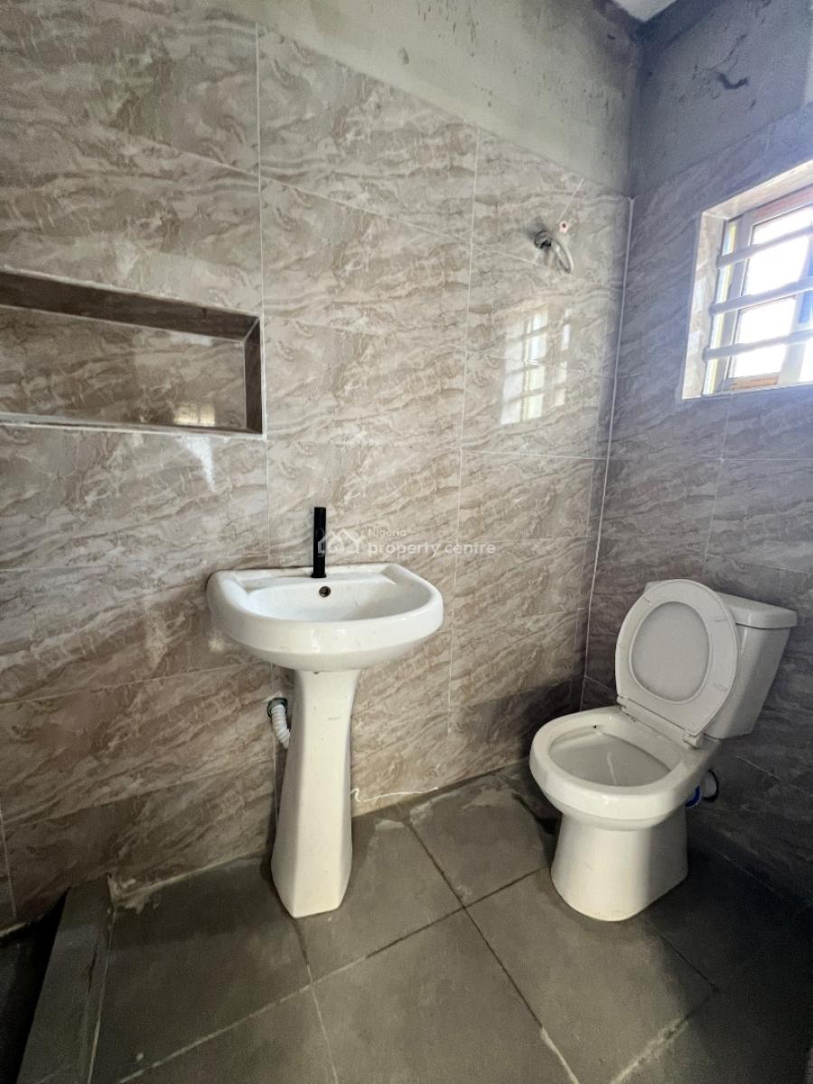 Spacious Self Contained, Lekki Phase 1, Lekki, Lagos, Flat / Apartment for Rent