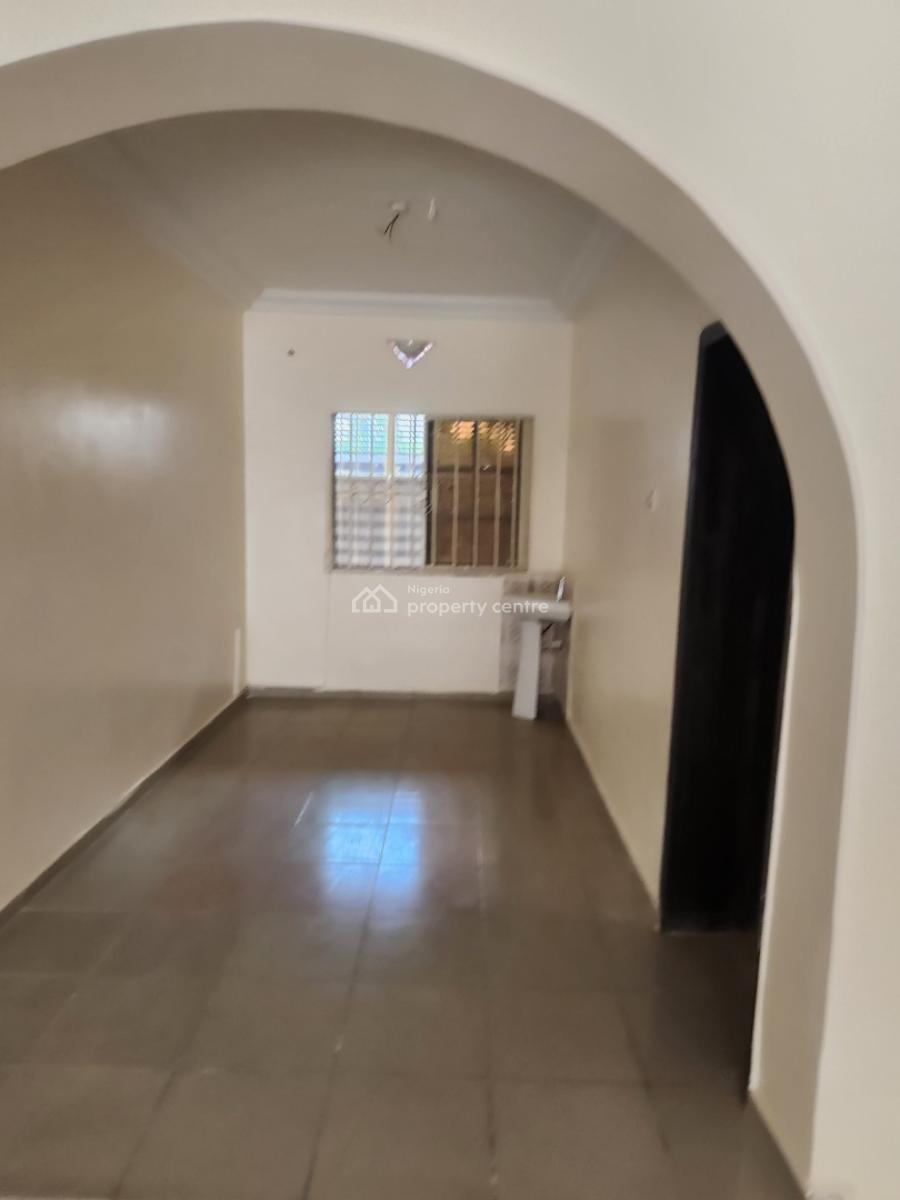 Clean Renovated 3 Bedroom  Flat, 1st& Ground Floor, Tarred Rd, Wuye Main (tarred Rd), Wuye, Abuja, Flat / Apartment for Rent