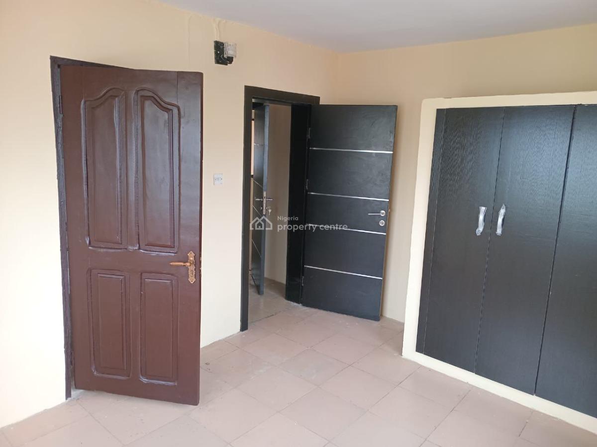 Spacious 3 Bedroom Apartment, Sabo, Yaba, Lagos, Flat / Apartment for Rent