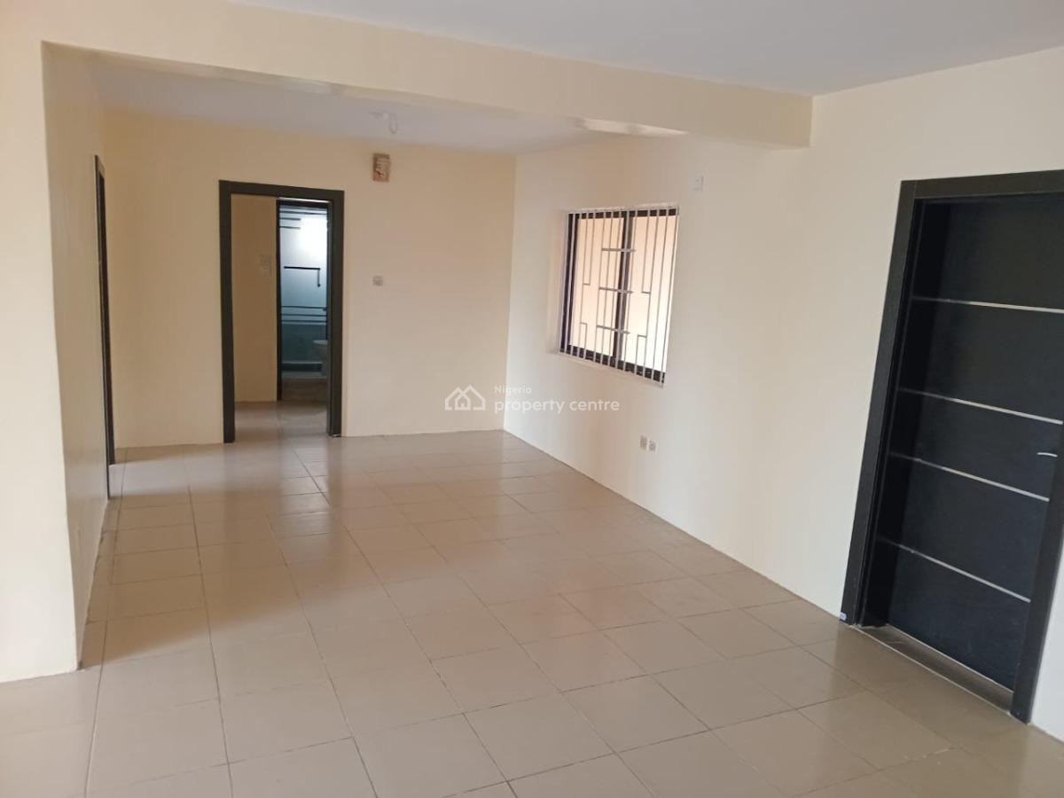 Spacious 3 Bedroom Apartment, Sabo, Yaba, Lagos, Flat / Apartment for Rent