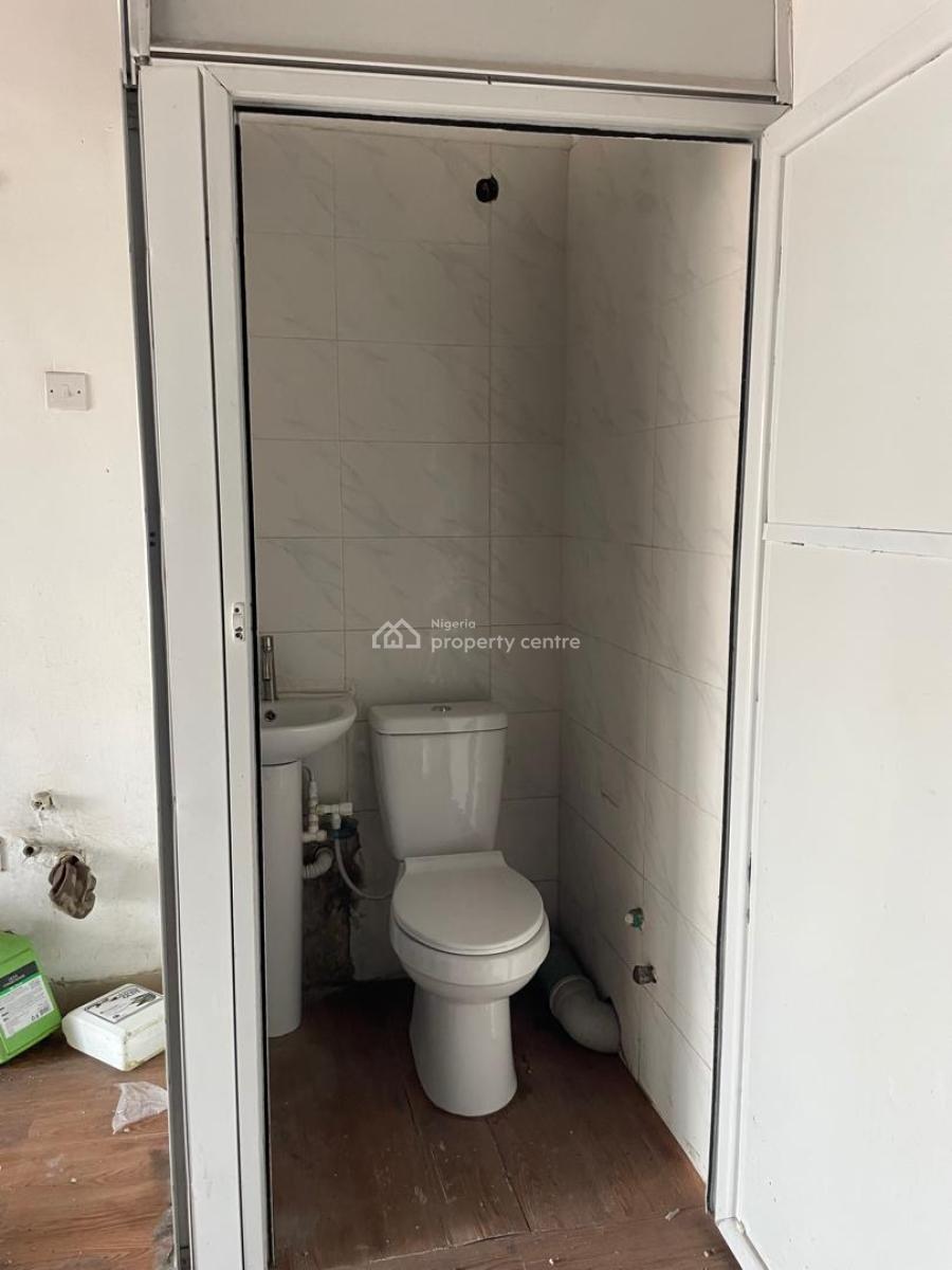 Sizable Shop, Chevron, Lekki Expressway, Lekki, Lagos, Shop for Rent
