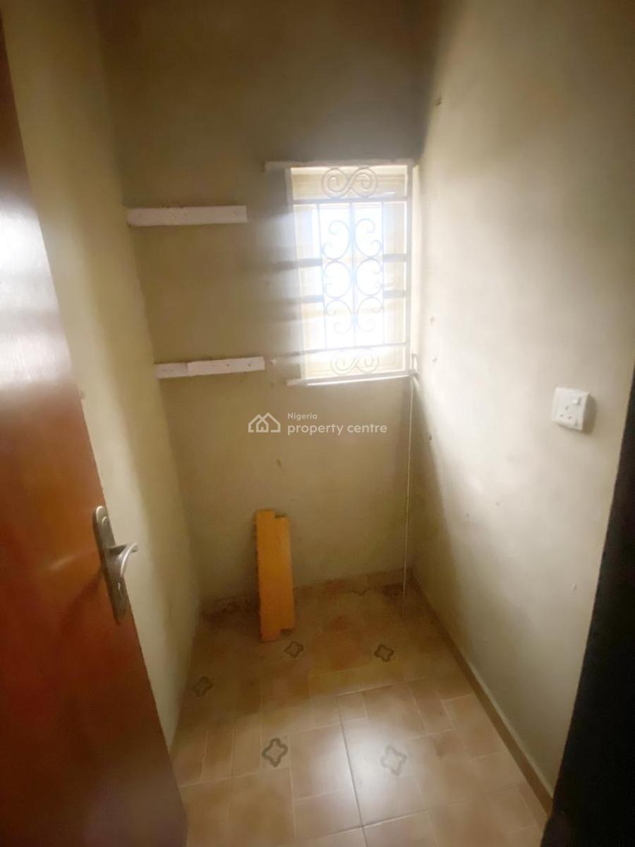 a Well Maintained 5 Bedroom Terrace Duplex with Bq, Gra Phase 1, Magodo, Lagos, Terraced Duplex for Rent