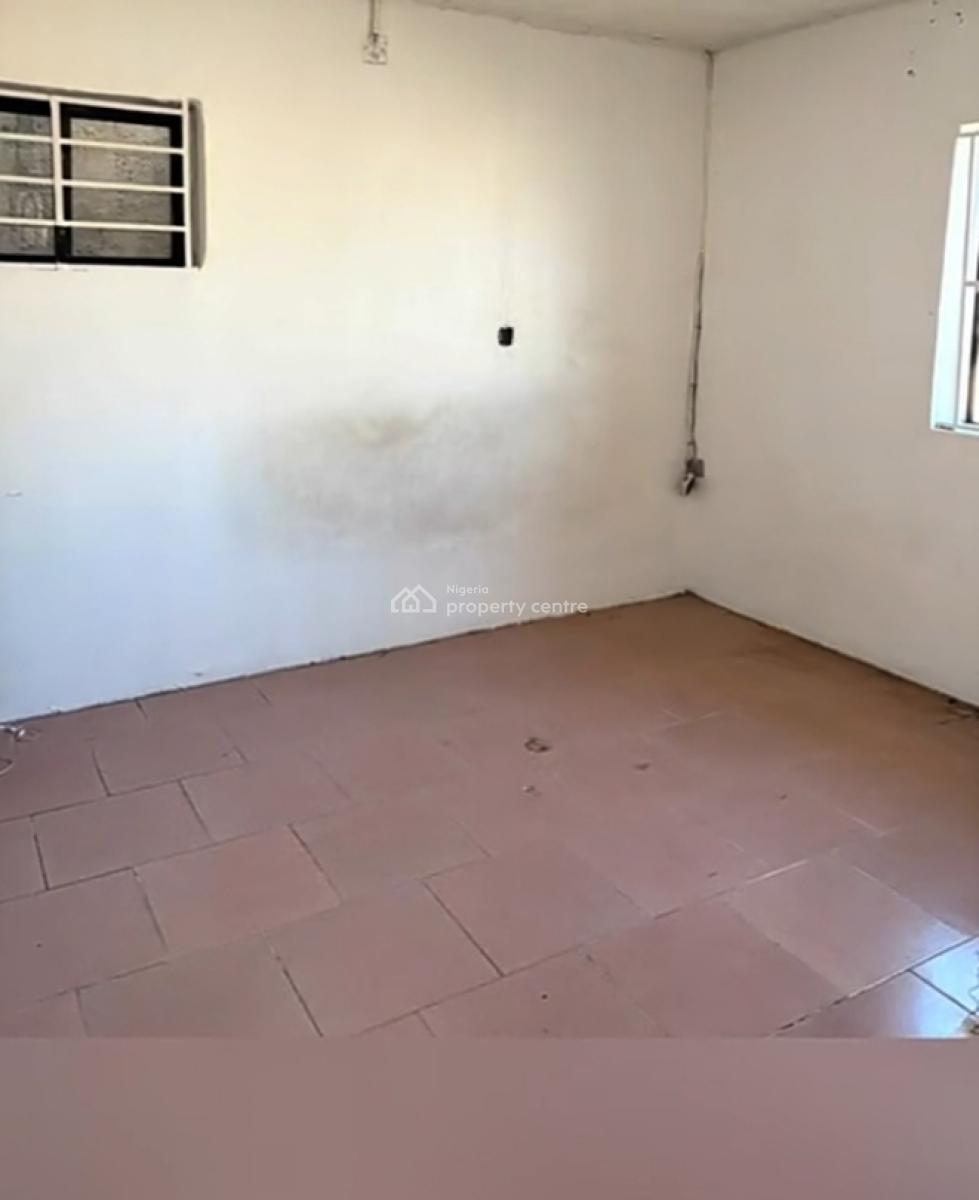 Upstairs Room Selfcon at Thomas Estate { Video}, Thomas Estate, Ajah, Lagos, Self Contain (single Rooms) for Rent