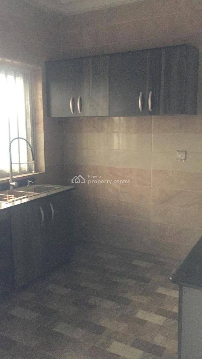 Spacious Standard 3 Bedroom Apartment, Iponri, Surulere, Lagos, Flat / Apartment for Rent