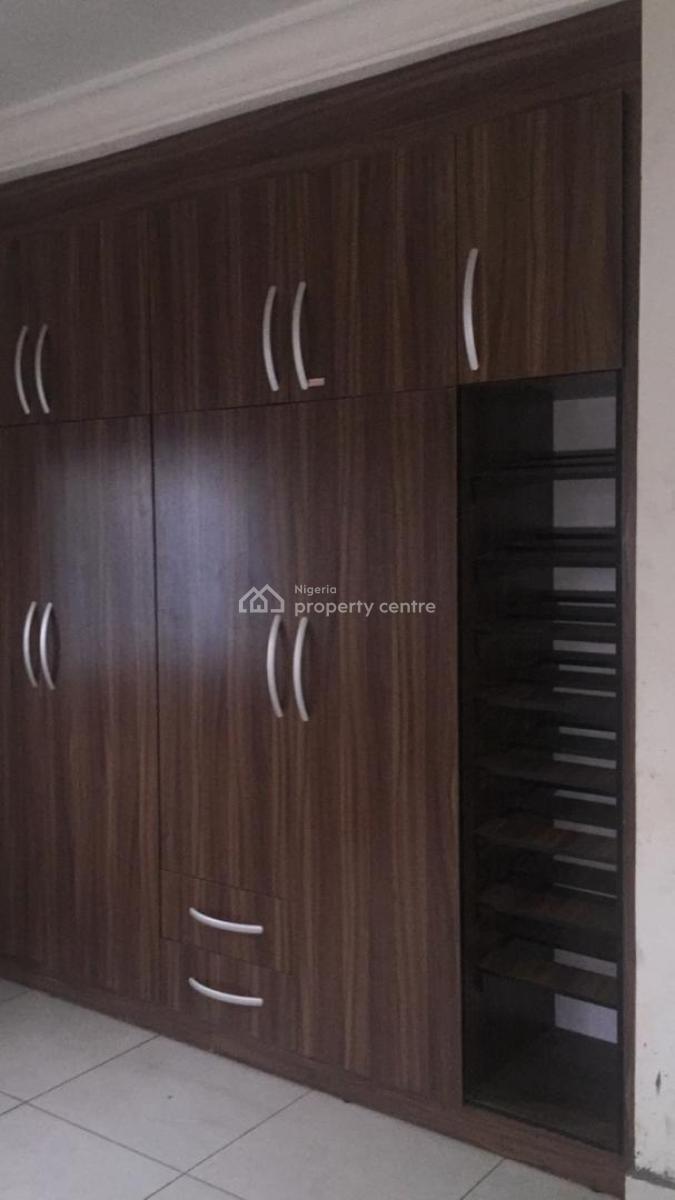 Spacious Standard 3 Bedroom Apartment, Iponri, Surulere, Lagos, Flat / Apartment for Rent