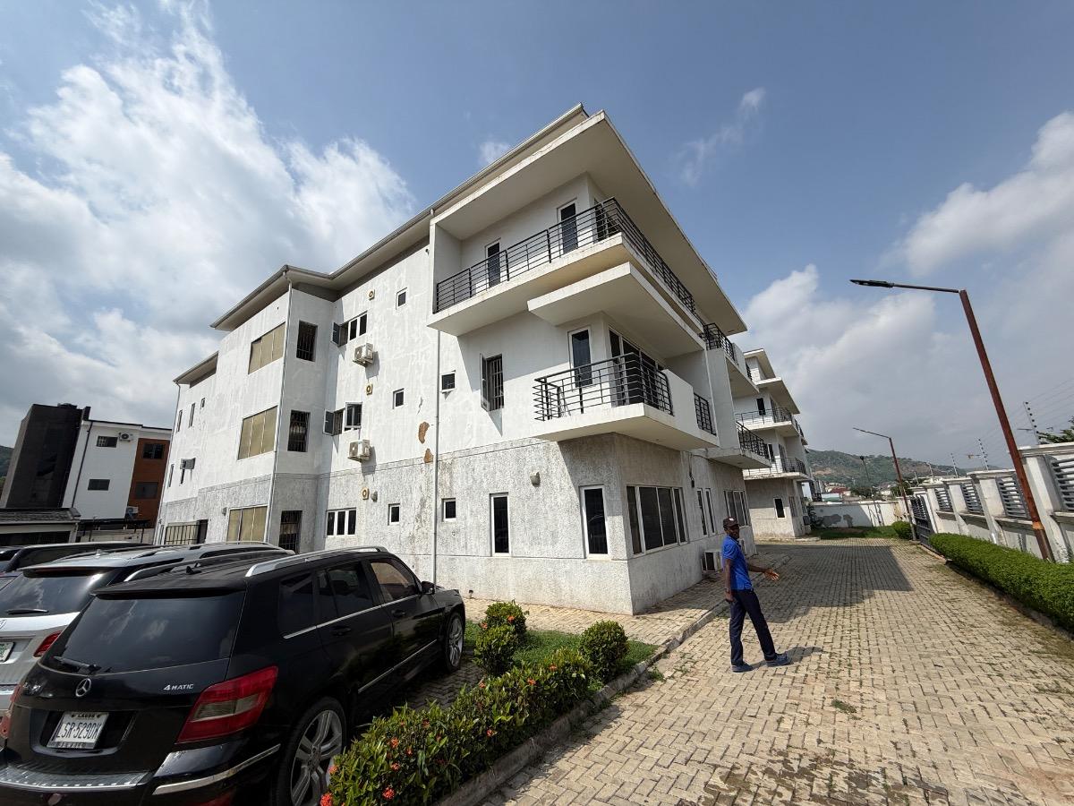 Lovely Serviced 3 Bedroom Flat with Pool & Gym, Katampe Extension, Katampe, Abuja, Flat / Apartment for Rent