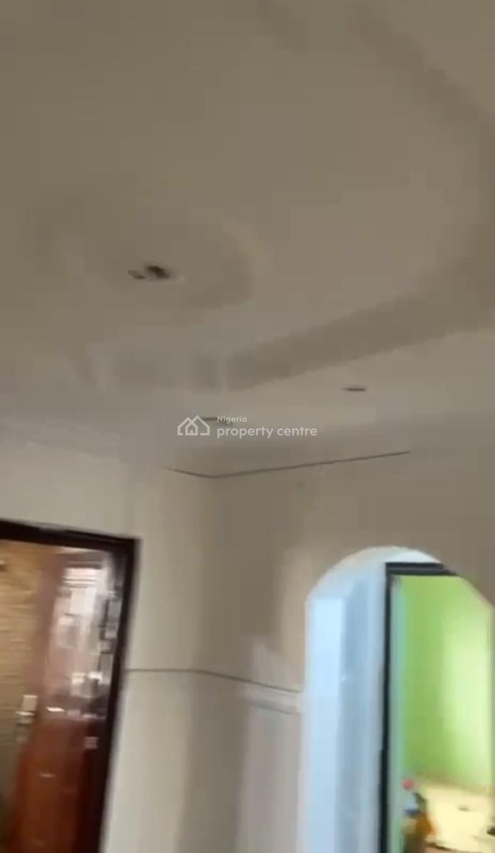 Relatively New 2 Bedroom Apartment Upflat, Gbagada Phase 1, Gbagada, Lagos, Flat / Apartment for Rent
