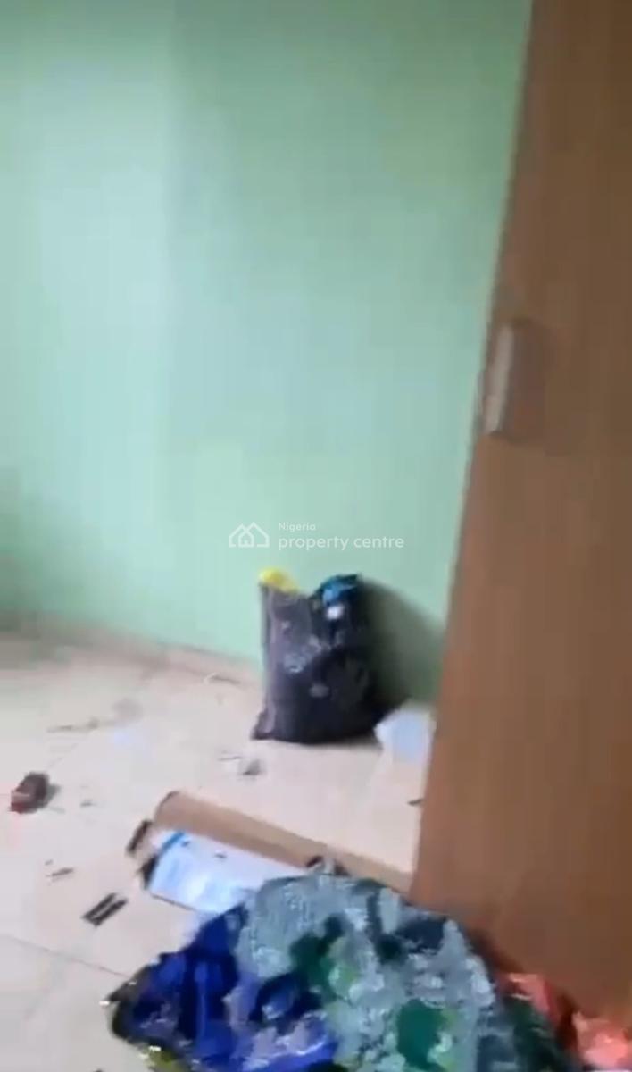 Relatively New 2 Bedroom Apartment Upflat, Gbagada Phase 1, Gbagada, Lagos, Flat / Apartment for Rent