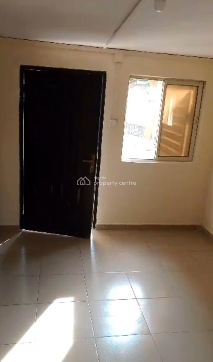 a Self-contained on Ground Floor, Ogunlana, Surulere, Lagos, Self Contain (single Rooms) for Rent
