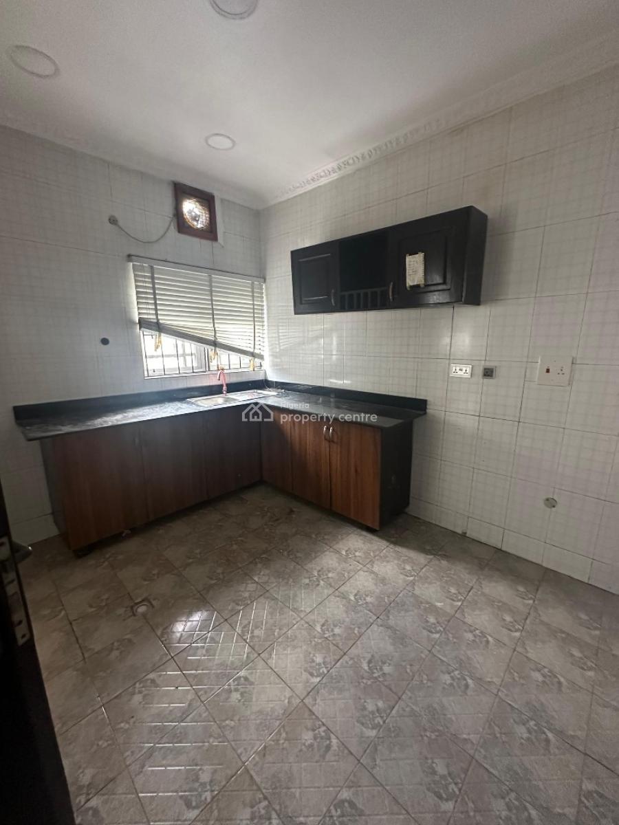 Spacious 2 Bedroom Apartments, Lekki Phase 1, Lekki, Lagos, Flat / Apartment for Rent