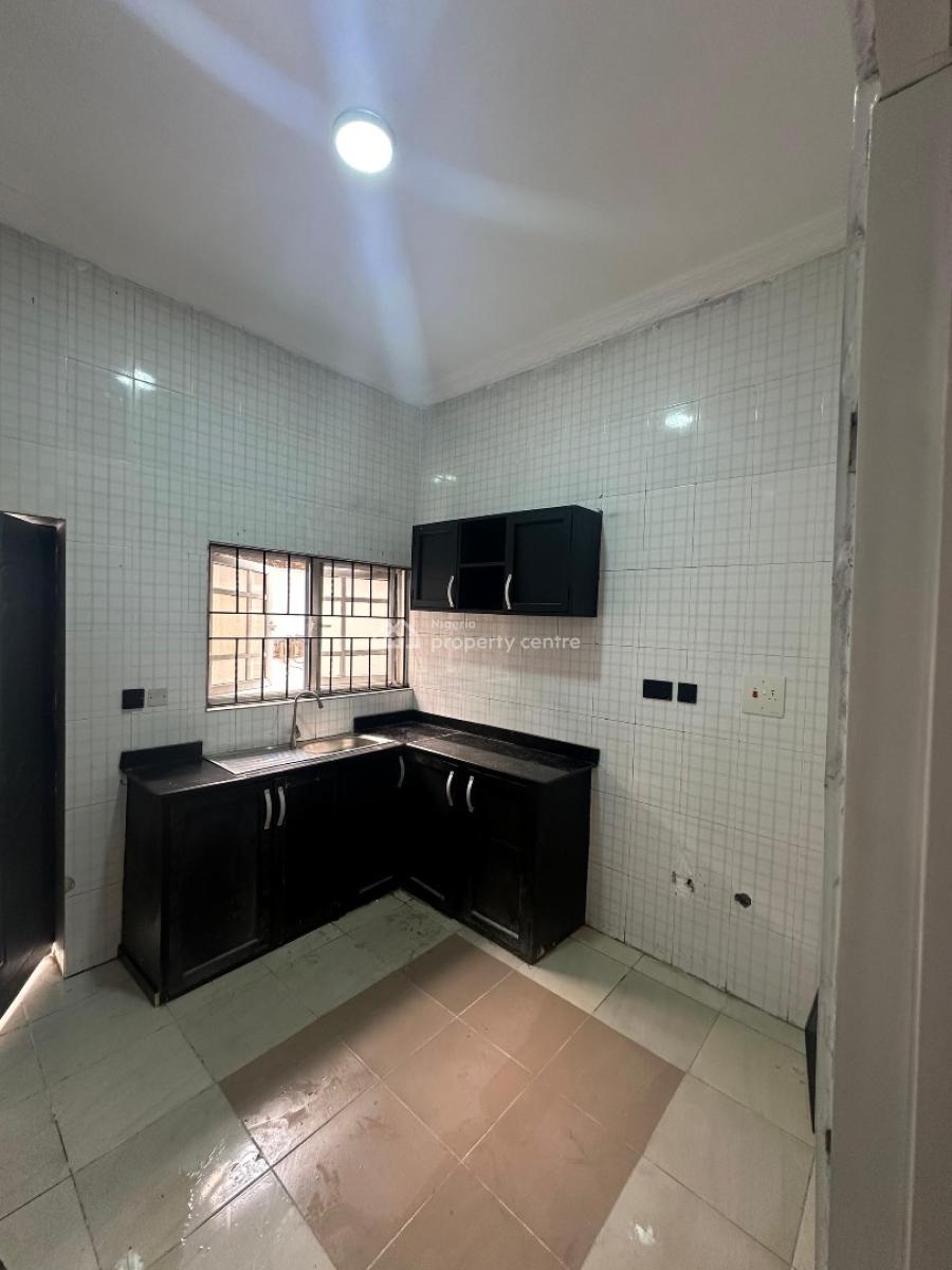Spacious 2 Bedroom Apartments, Lekki Phase 1, Lekki, Lagos, Flat / Apartment for Rent