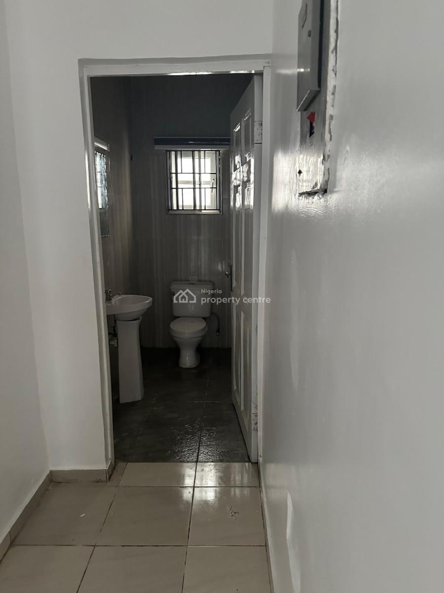 Spacious 2 Bedroom Apartments, Lekki Phase 1, Lekki, Lagos, Flat / Apartment for Rent