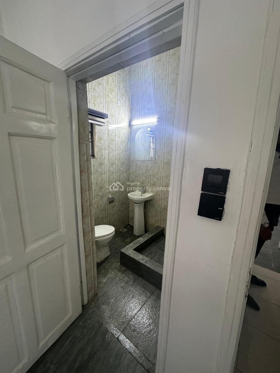 Spacious 2 Bedroom Apartments, Lekki Phase 1, Lekki, Lagos, Flat / Apartment for Rent
