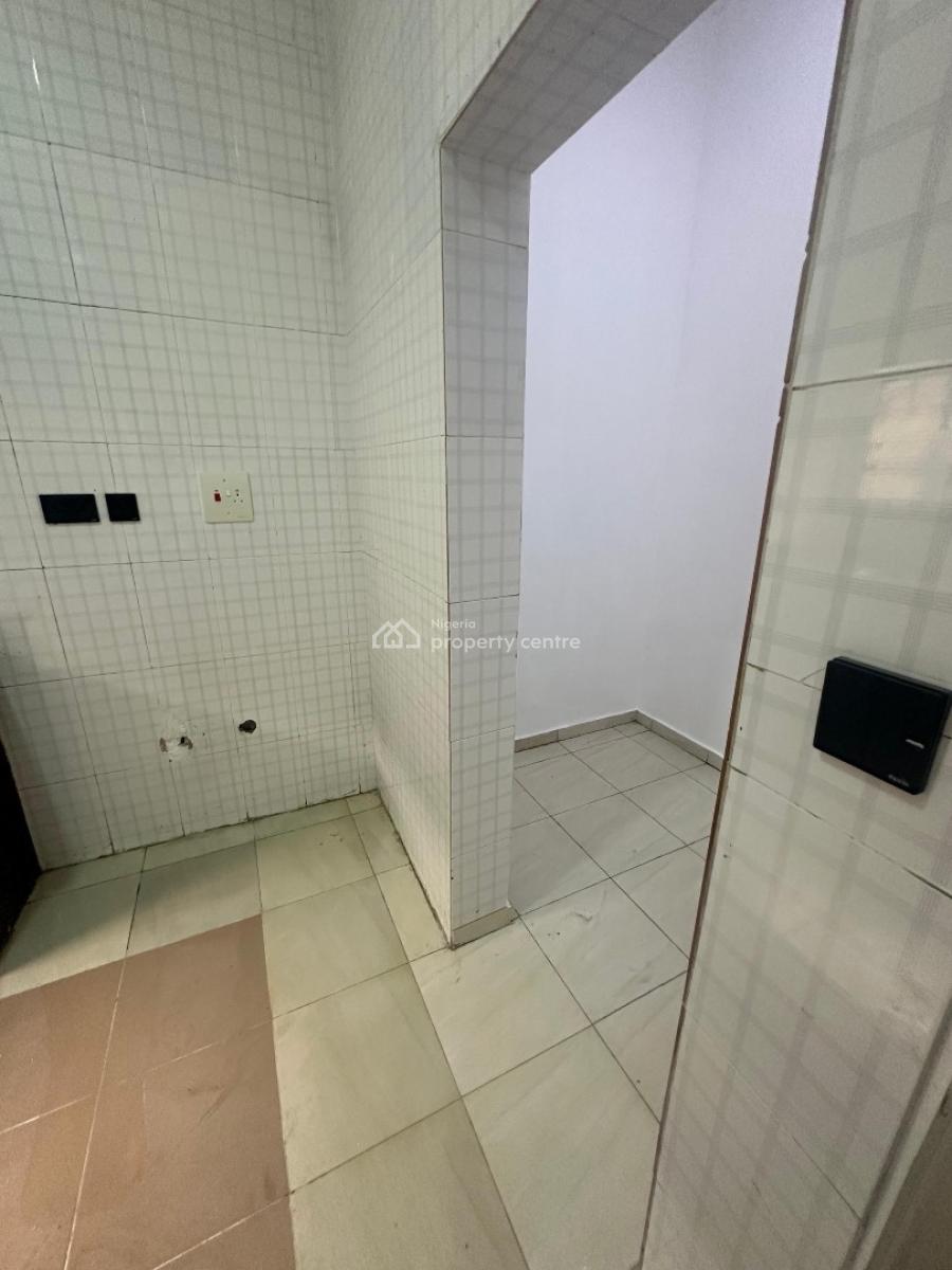 Spacious 2 Bedroom Apartments, Lekki Phase 1, Lekki, Lagos, Flat / Apartment for Rent