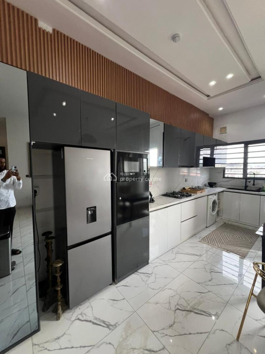 Luxuriously Built 2 Bedroom Apartment, Lekki Phase 1, Lekki, Lagos, Flat / Apartment for Sale