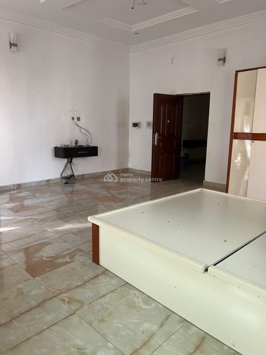 Spacious  Masters Bedroom Apartment Upstairs, Westgate Estate  Spg Lekki, Lekki, Lagos, Flat / Apartment for Rent