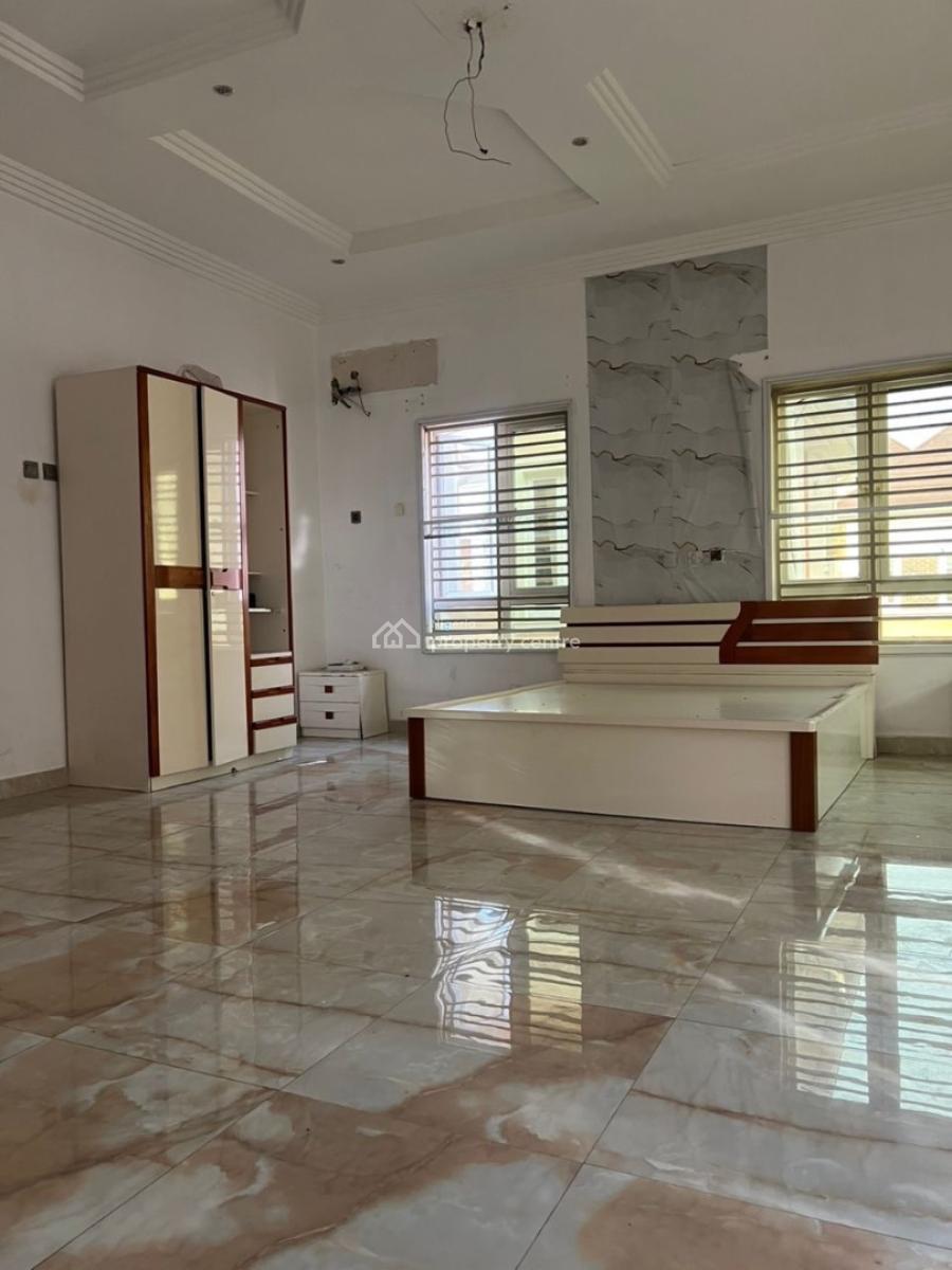 Spacious  Masters Bedroom Apartment Upstairs, Westgate Estate  Spg Lekki, Lekki, Lagos, Flat / Apartment for Rent