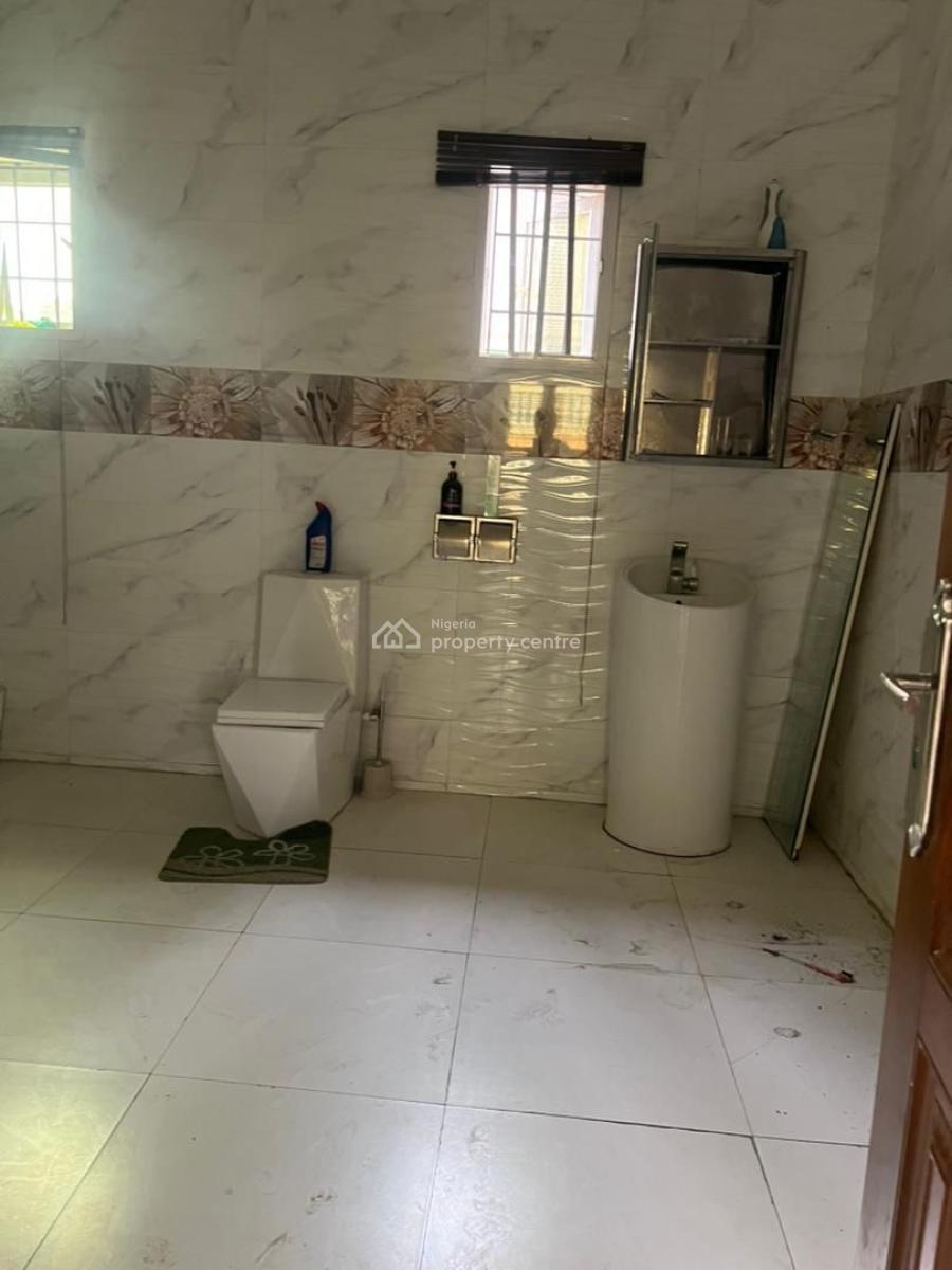 Spacious  Masters Bedroom Apartment Upstairs, Westgate Estate  Spg Lekki, Lekki, Lagos, Flat / Apartment for Rent