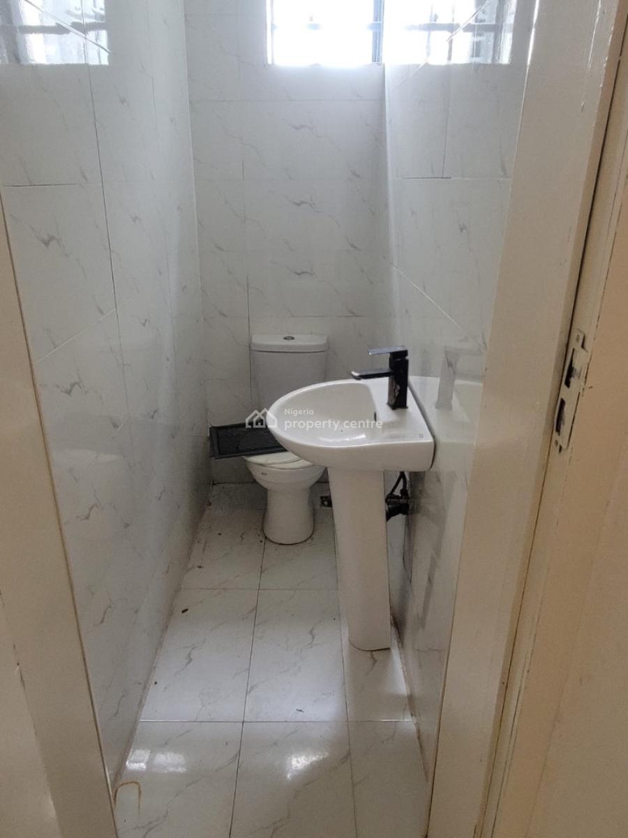 Spacious  Masters Bedroom Apartment Upstairs, Westgate Estate  Spg Lekki, Lekki, Lagos, Flat / Apartment for Rent