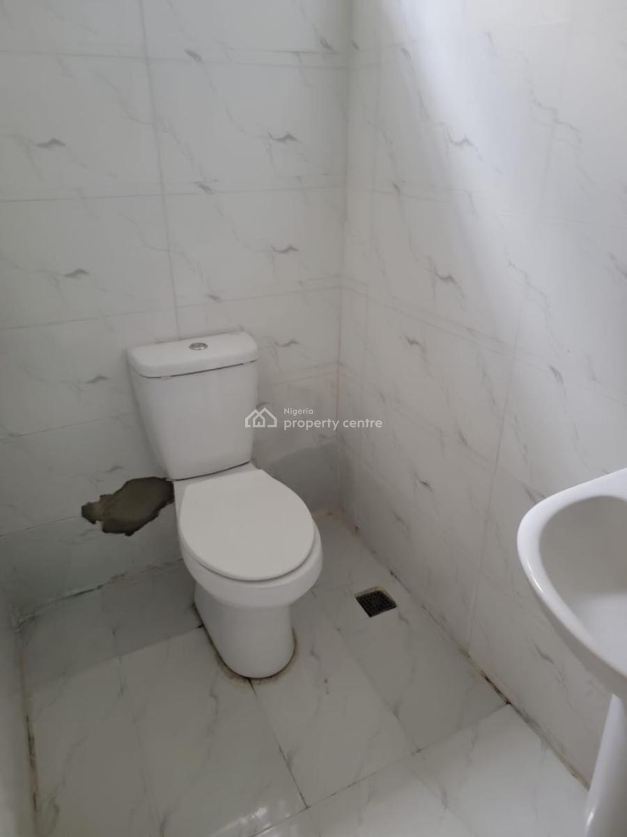 Spacious  Masters Bedroom Apartment Upstairs, Westgate Estate  Spg Lekki, Lekki, Lagos, Flat / Apartment for Rent