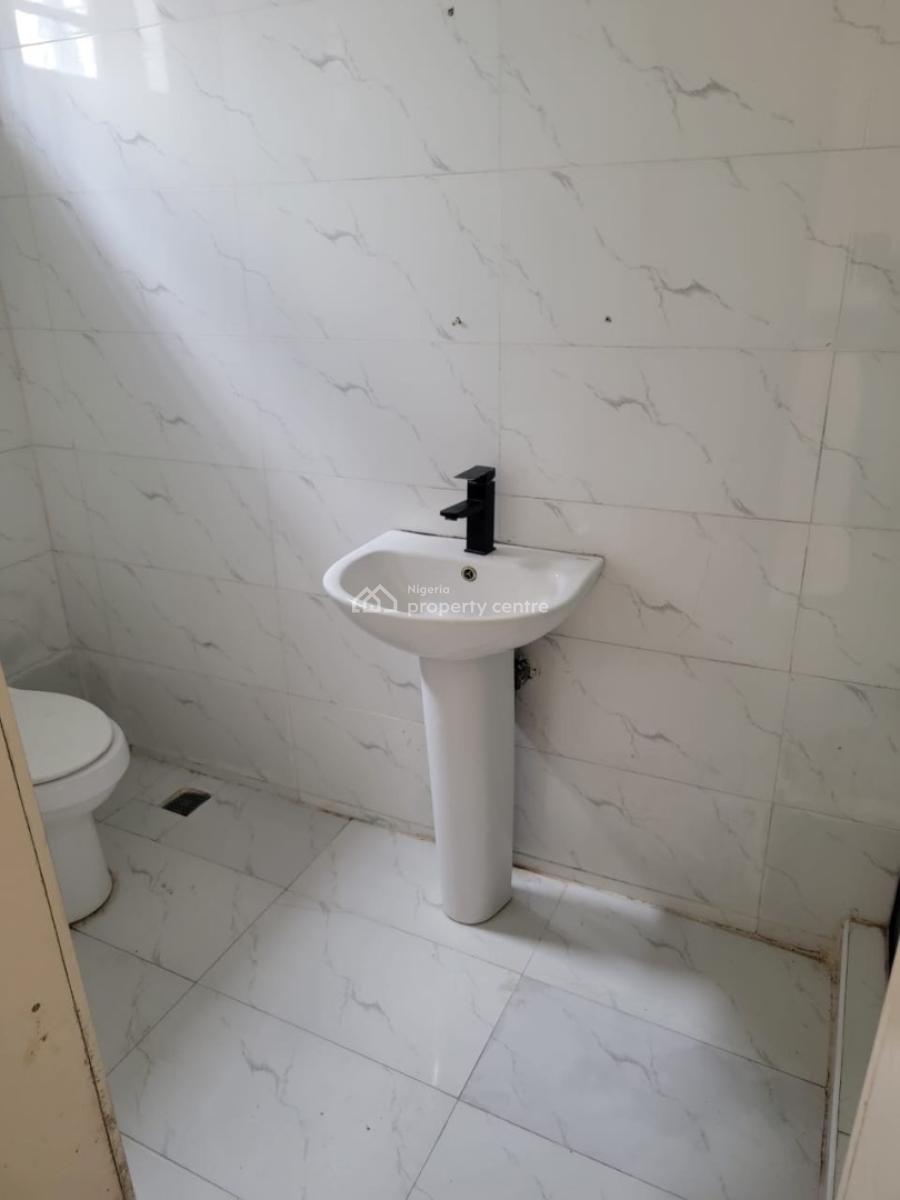 Spacious  Masters Bedroom Apartment Upstairs, Westgate Estate  Spg Lekki, Lekki, Lagos, Flat / Apartment for Rent
