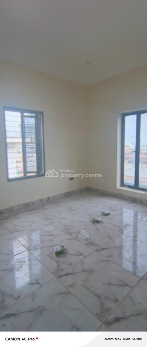 Two Bedroom Flat in Osapa in a Shared Apartment Building, Kazeem Eletu Street, Osapa, Lekki, Lagos, Flat / Apartment for Rent