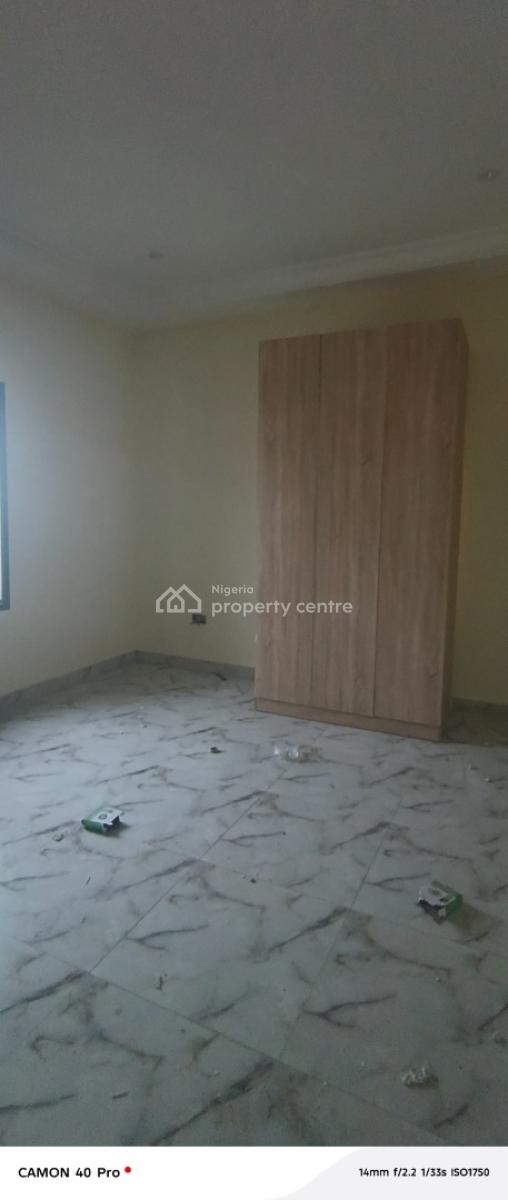 Two Bedroom Flat in Osapa in a Shared Apartment Building, Kazeem Eletu Street, Osapa, Lekki, Lagos, Flat / Apartment for Rent