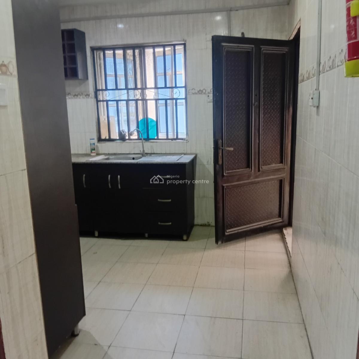 Luxurious Spacious 4bedroom Flat Upstairs, Unity Estate, Off Cooperative Villa Estate, Badore, Ajah, Lagos, Flat / Apartment for Rent