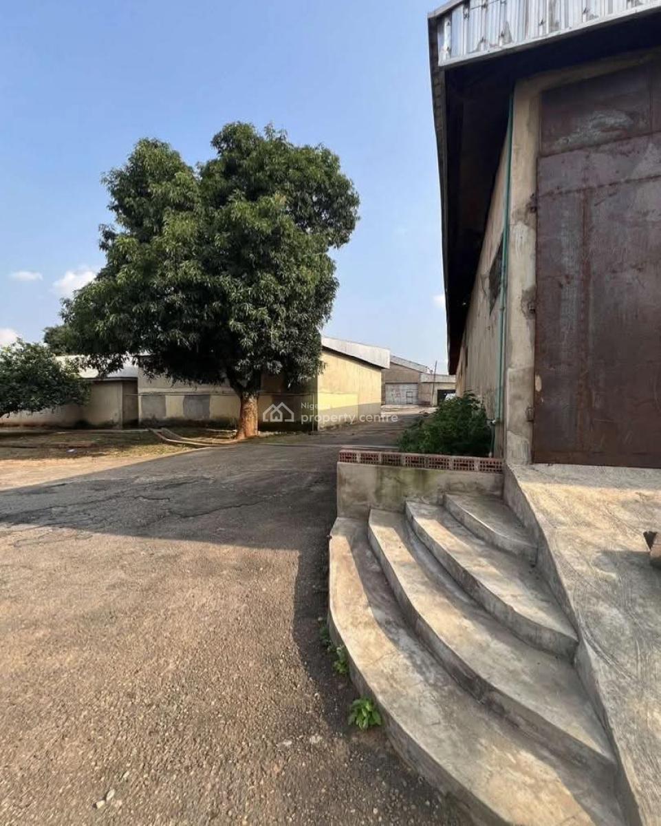 Land Size: 6 Acres  Title: C of Otenement Apartments, Warehouses, Bung, Old-ife Road, Ibadan - Oyo State. Close Proximity to Airport Junction/, Ibadan, Oyo, Mixed-use Land for Sale