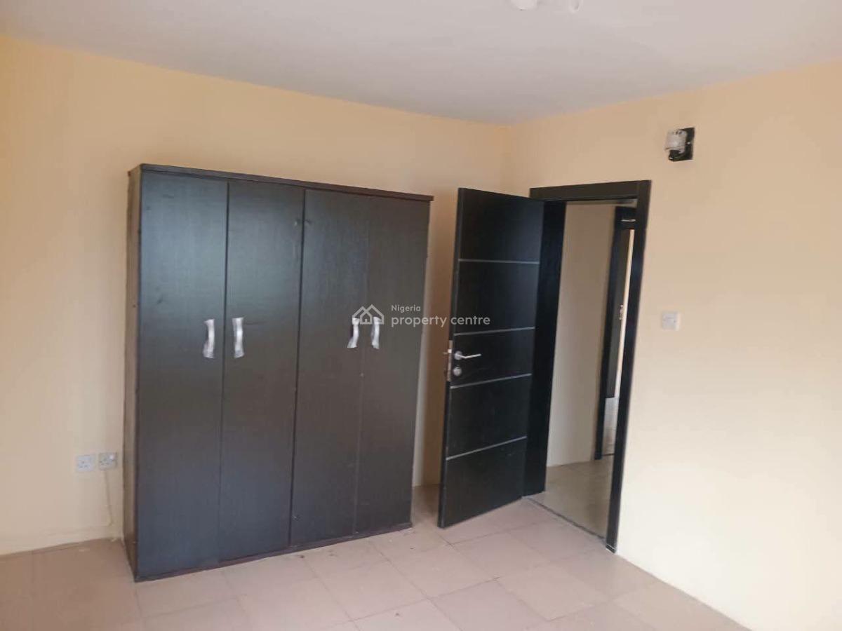 a Spacious and Lovely 3 Bedroom Luxury Apartment, Oyadiran Estate, Sabo, Yaba, Lagos, Flat / Apartment for Rent