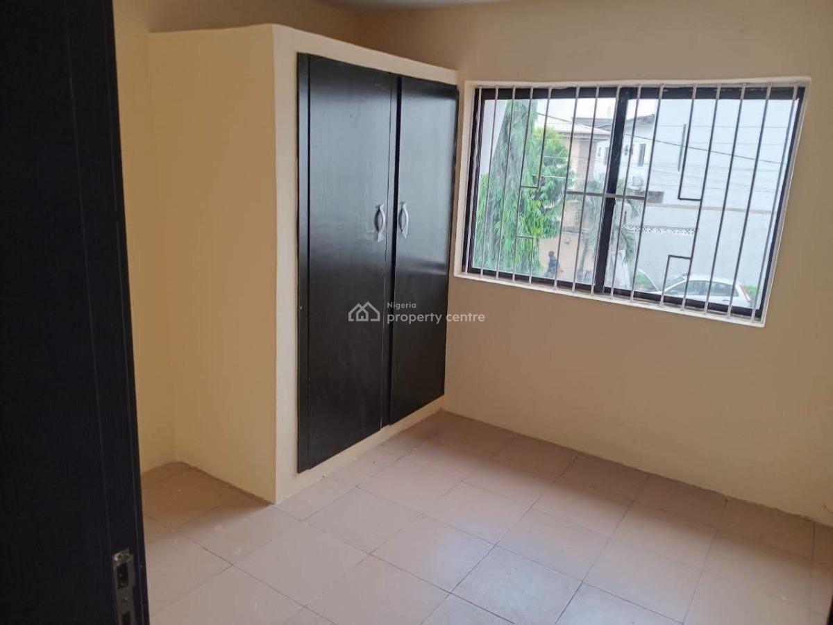 a Spacious and Lovely 3 Bedroom Luxury Apartment, Oyadiran Estate, Sabo, Yaba, Lagos, Flat / Apartment for Rent