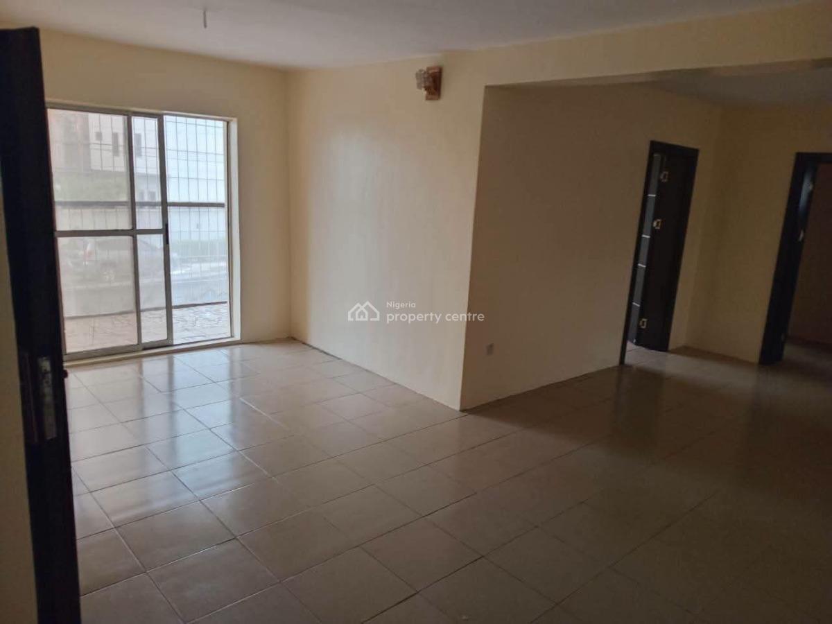 a Spacious and Lovely 3 Bedroom Luxury Apartment, Oyadiran Estate, Sabo, Yaba, Lagos, Flat / Apartment for Rent
