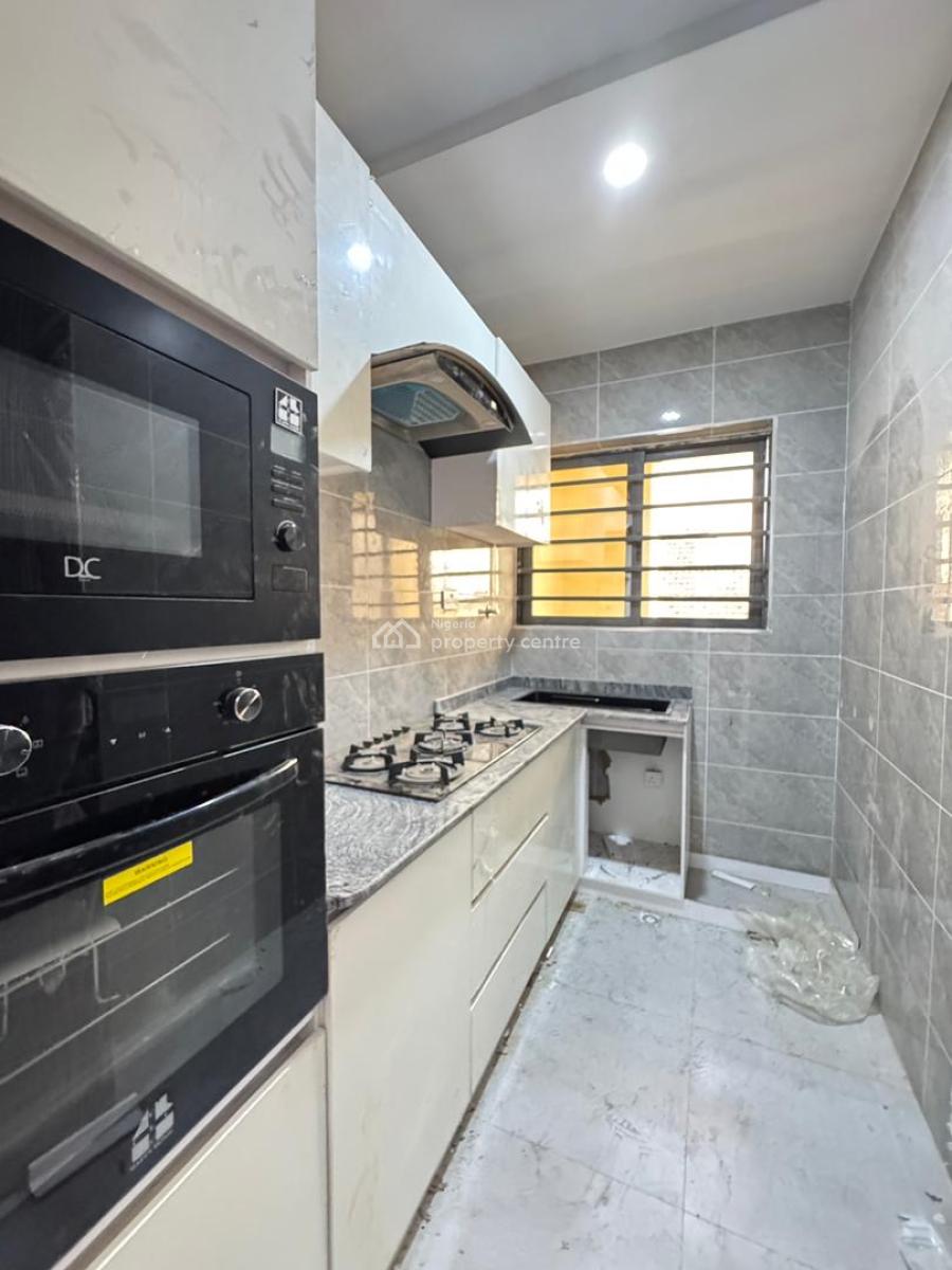 Beautiful 2 Bedroom Apartment Plus Car Parking Garage, Surulere, Lagos, House for Sale