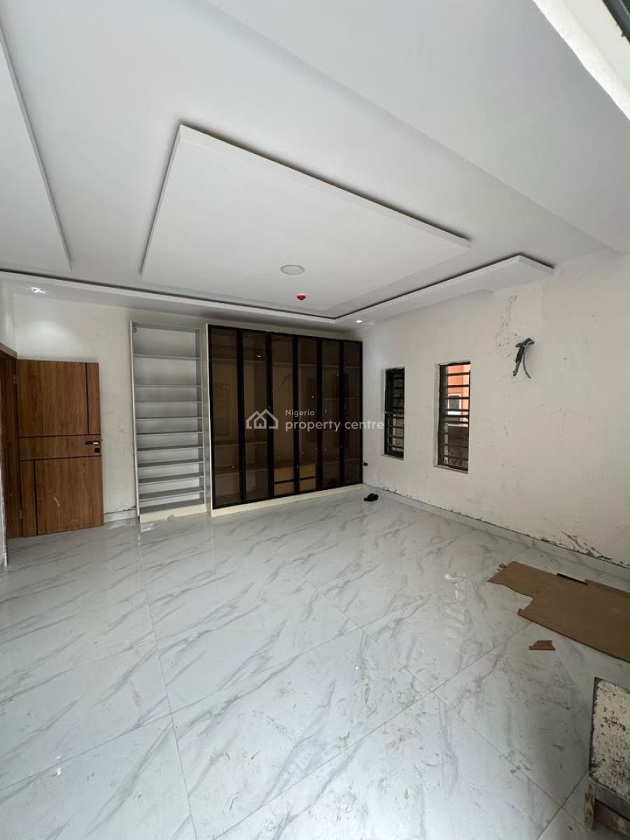 Exquisite Luxury Spacious 3 Bedroom Apartment with Gym, Swimming Pool, Lekki Phase 1, Lekki, Lagos, Block of Flats for Sale