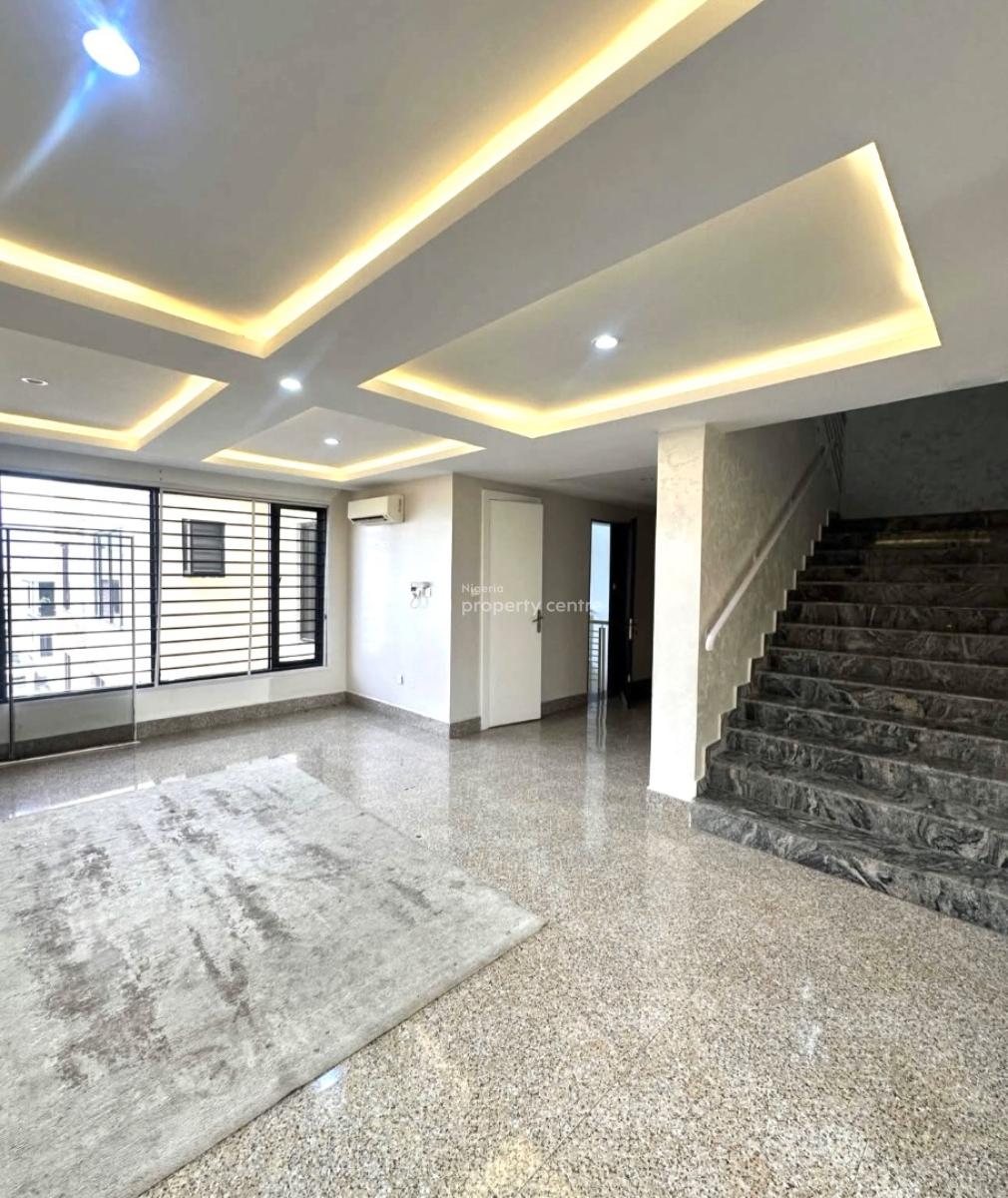 𝐖𝐄𝐋𝐋 𝐌𝐀𝐈𝐍𝐓𝐀𝐈𝐍𝐄𝐃 4 𝐁𝐄𝐃𝐑𝐎𝐎𝐌 𝐌𝐀𝐈𝐒𝐎𝐍𝐄𝐓𝐓𝐄, Lekki Phase 1, Lekki, Lagos, Flat / Apartment for Rent