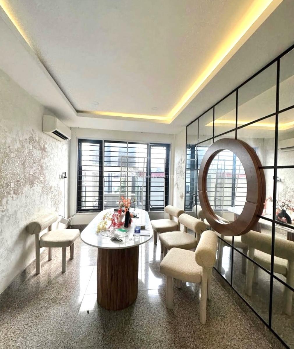 𝐖𝐄𝐋𝐋 𝐌𝐀𝐈𝐍𝐓𝐀𝐈𝐍𝐄𝐃 4 𝐁𝐄𝐃𝐑𝐎𝐎𝐌 𝐌𝐀𝐈𝐒𝐎𝐍𝐄𝐓𝐓𝐄, Lekki Phase 1, Lekki, Lagos, Flat / Apartment for Rent