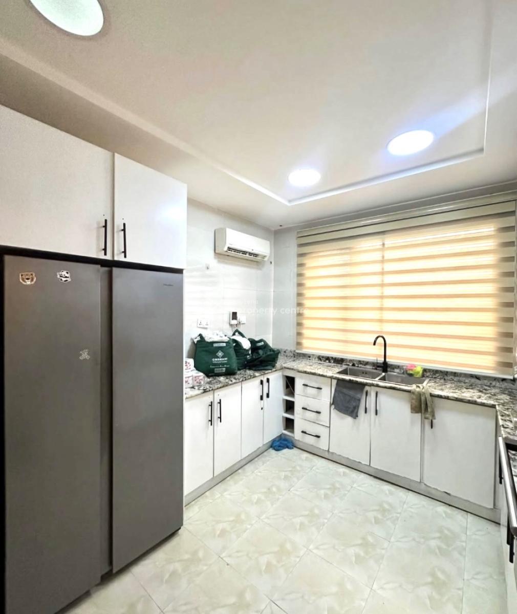 𝐖𝐄𝐋𝐋 𝐌𝐀𝐈𝐍𝐓𝐀𝐈𝐍𝐄𝐃 4 𝐁𝐄𝐃𝐑𝐎𝐎𝐌 𝐌𝐀𝐈𝐒𝐎𝐍𝐄𝐓𝐓𝐄, Lekki Phase 1, Lekki, Lagos, Flat / Apartment for Rent