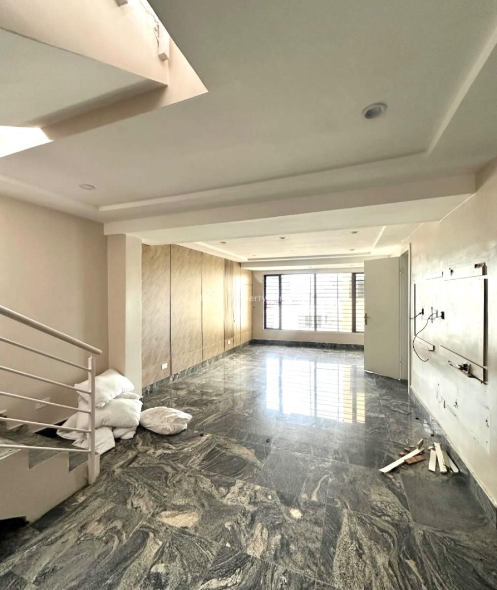 𝐖𝐄𝐋𝐋 𝐌𝐀𝐈𝐍𝐓𝐀𝐈𝐍𝐄𝐃 4 𝐁𝐄𝐃𝐑𝐎𝐎𝐌 𝐌𝐀𝐈𝐒𝐎𝐍𝐄𝐓𝐓𝐄, Lekki Phase 1, Lekki, Lagos, Flat / Apartment for Rent