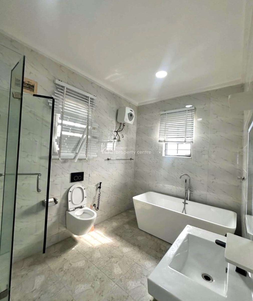 𝐖𝐄𝐋𝐋 𝐌𝐀𝐈𝐍𝐓𝐀𝐈𝐍𝐄𝐃 4 𝐁𝐄𝐃𝐑𝐎𝐎𝐌 𝐌𝐀𝐈𝐒𝐎𝐍𝐄𝐓𝐓𝐄, Lekki Phase 1, Lekki, Lagos, Flat / Apartment for Rent
