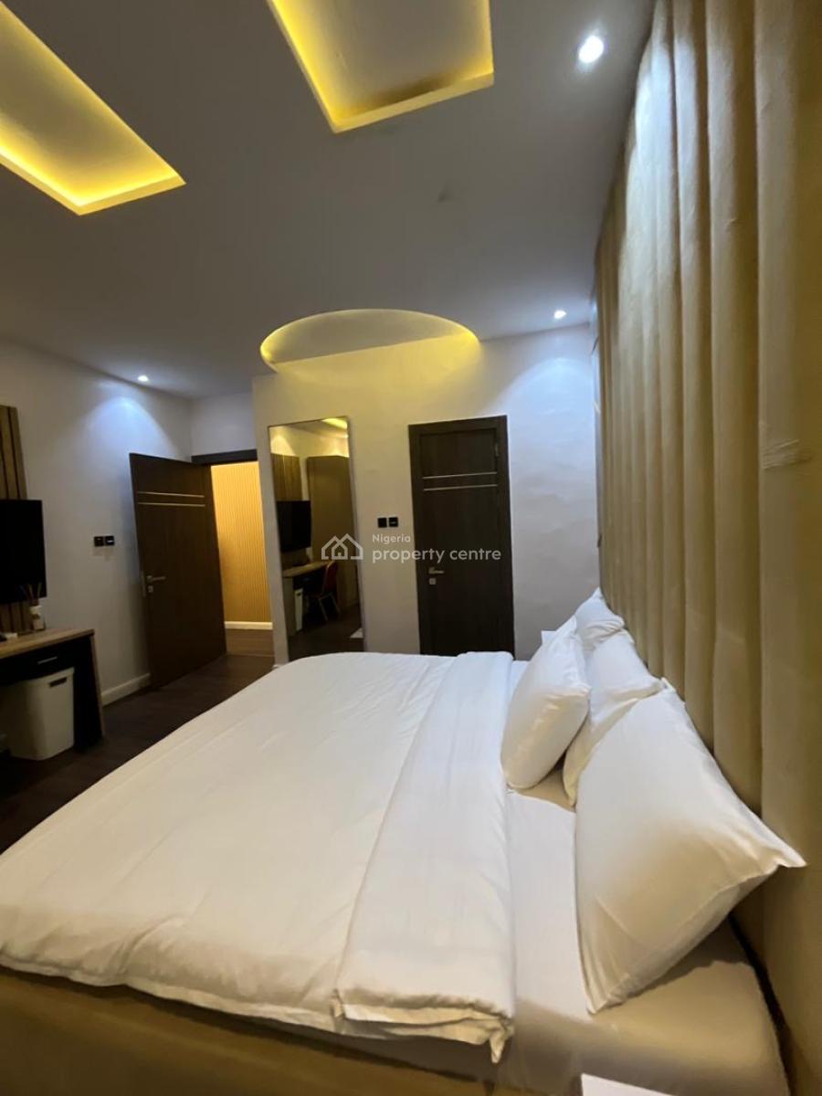 3 Bedroom Apartment with Swimming Pool, Gym, Snooker Board, Table, Lekki Phase 1, Lekki, Lagos, Flat / Apartment Short Let
