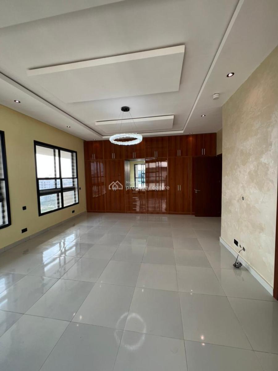 Well Finished Serviced Penthouse 3 Bedroom Flat with a Room Bq, Lekki Phase 1, Lekki, Lagos, Flat / Apartment for Sale