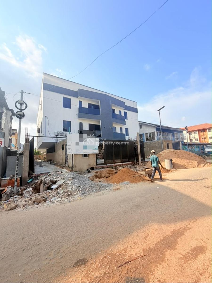 Exclusive 4-bedroom Duplex with Bq in a Well Secure Estate, Exclusive 4-bedroom Duplex with Bq in a Well Secure Estate, Yaba, Lagos, Semi-detached Duplex for Sale