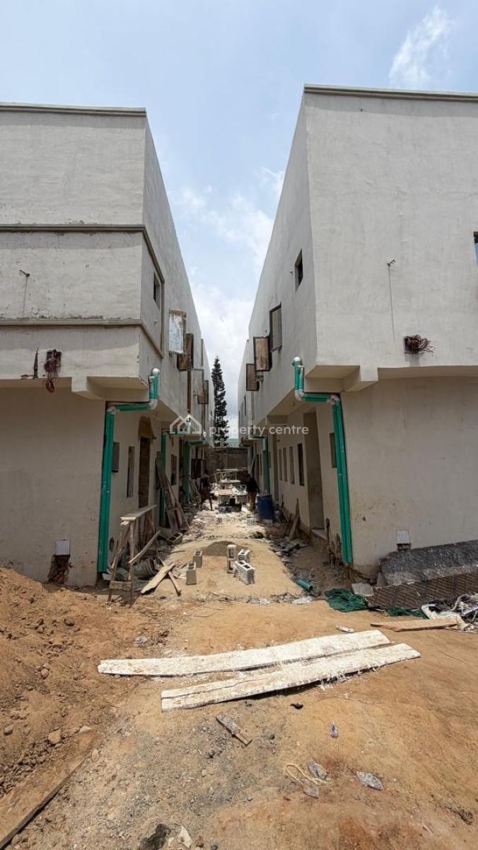 One-bedroom Apartment for Lease, Obanikoro, Obanikoro, Shomolu, Lagos, Mini Flat (room and Parlour) Joint Venture