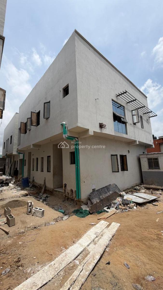 One-bedroom Apartment for Lease, Obanikoro, Obanikoro, Shomolu, Lagos, Mini Flat (room and Parlour) Joint Venture