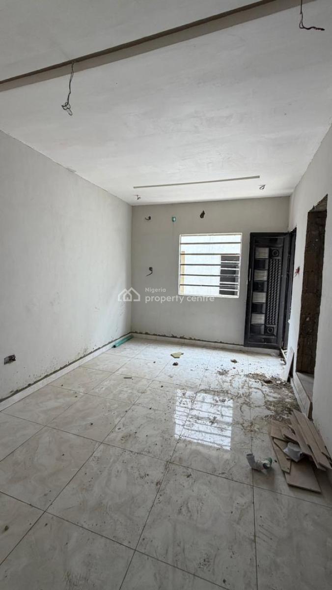 One-bedroom Apartment for Lease, Obanikoro, Obanikoro, Shomolu, Lagos, Mini Flat (room and Parlour) Joint Venture