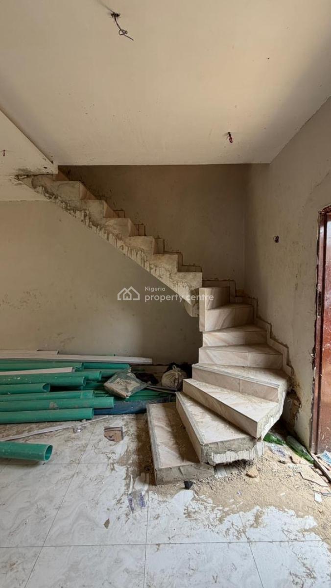 One-bedroom Apartment for Lease, Obanikoro, Obanikoro, Shomolu, Lagos, Mini Flat (room and Parlour) Joint Venture