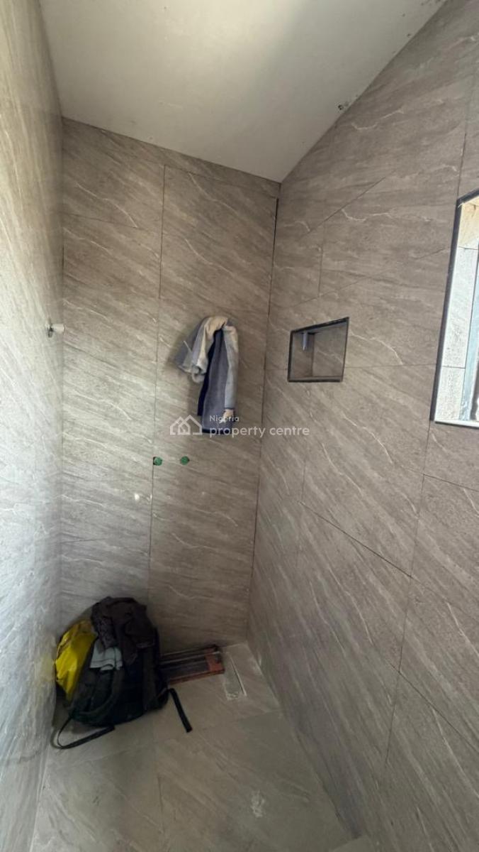 One-bedroom Apartment for Lease, Obanikoro, Obanikoro, Shomolu, Lagos, Mini Flat (room and Parlour) Joint Venture