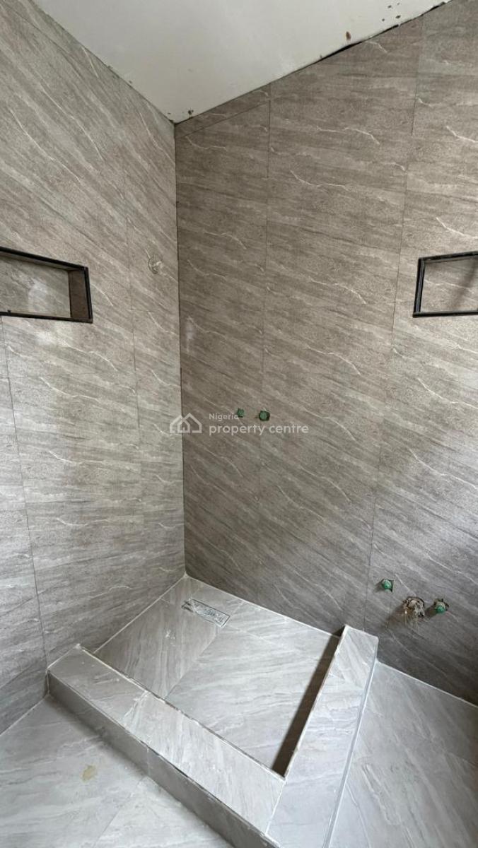 One-bedroom Apartment for Lease, Obanikoro, Obanikoro, Shomolu, Lagos, Mini Flat (room and Parlour) Joint Venture
